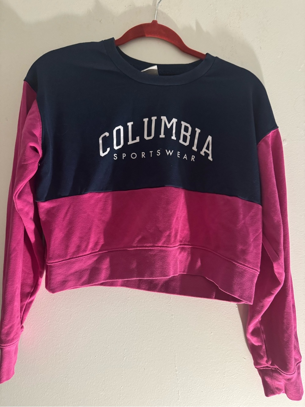 Columbia Colorblock Crewneck Sweatshirt in Navy and Bright Pink Size M
